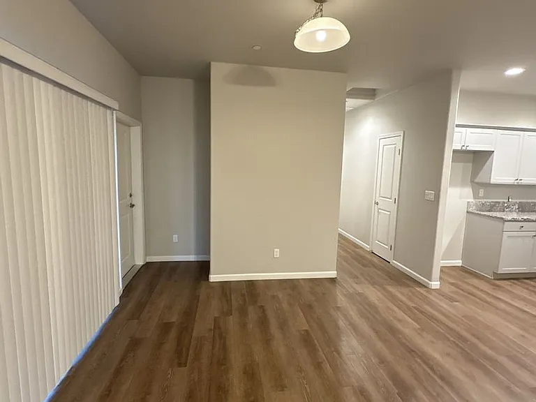 514 S Summit St #101-103 — Photo 4