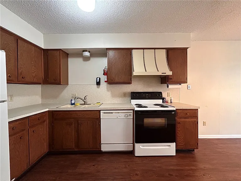 4217 Acushnet Dr #D — Photo 12
