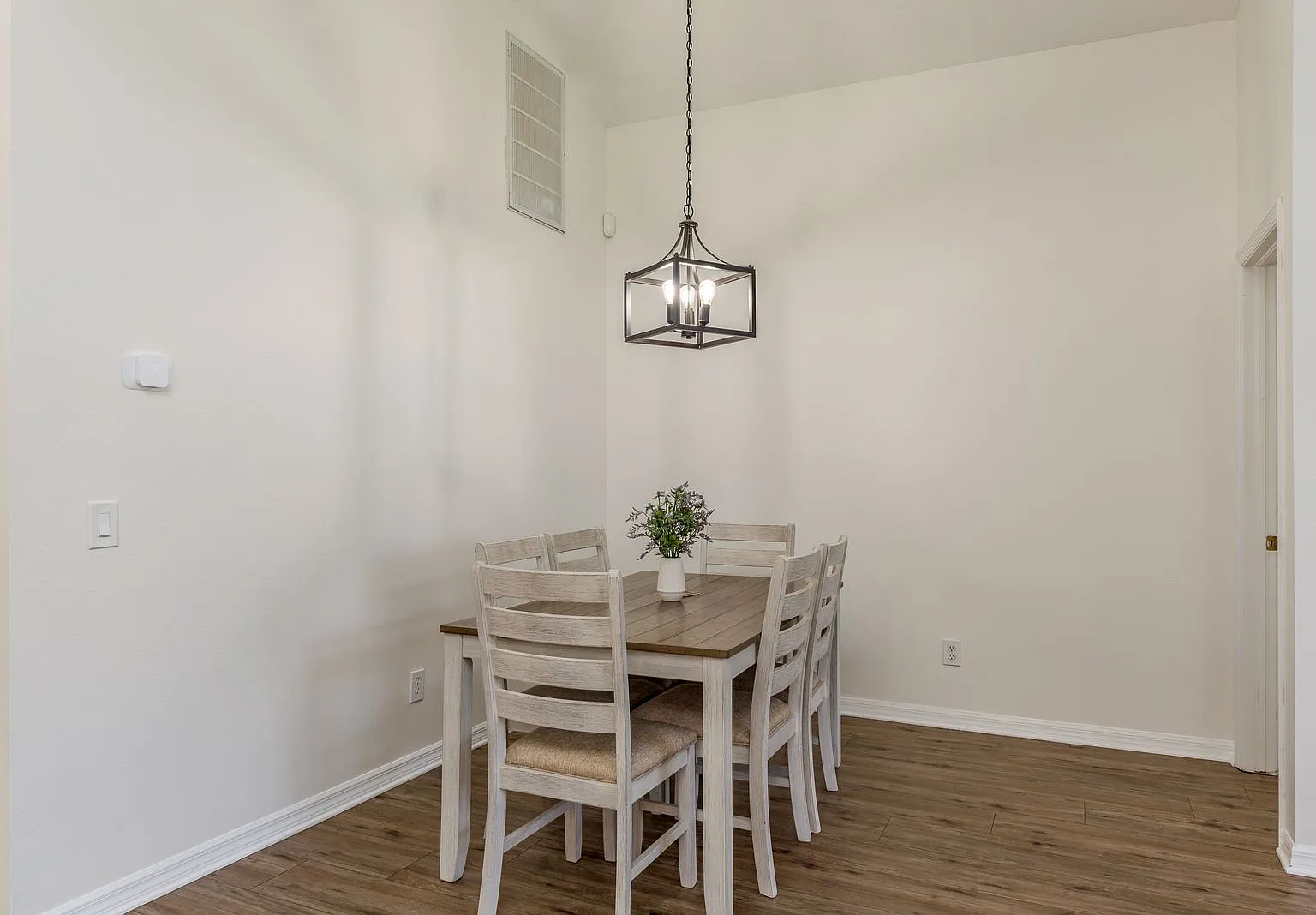 3 bed, 1530 sqft, $2,975 — Photo 3