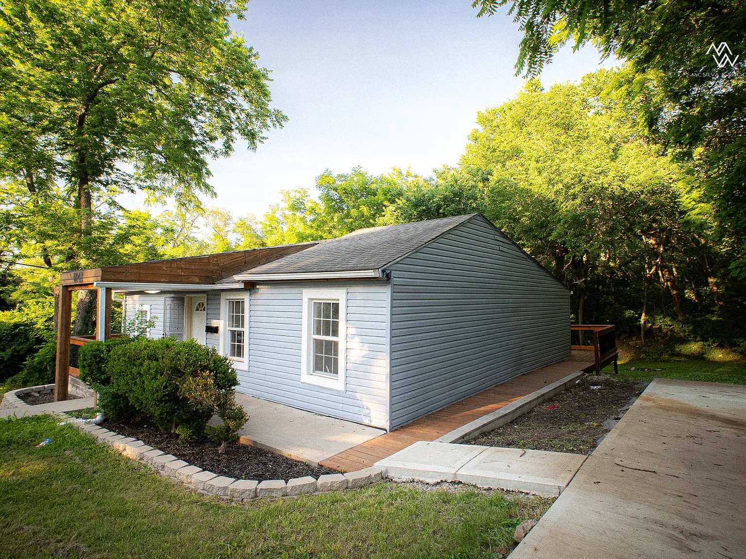 2 bed, 874 sqft, $1,626 — Photo 2