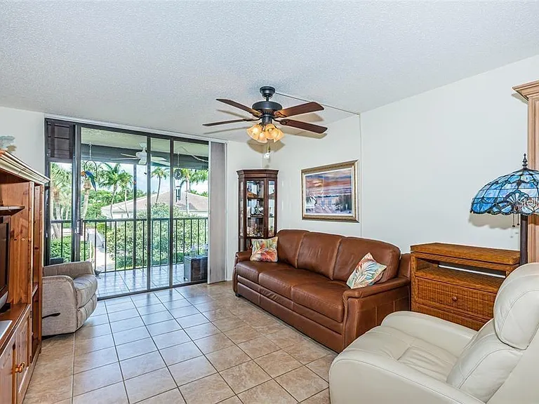 1324 Pasadena Ave S #205 — Photo 9