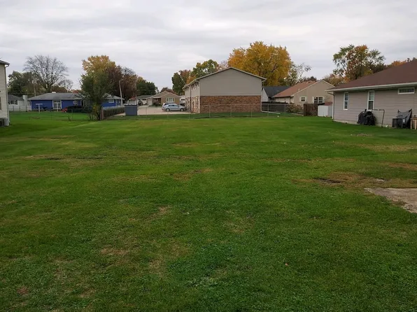 701 E Barker St, Tuscola, IL 61953