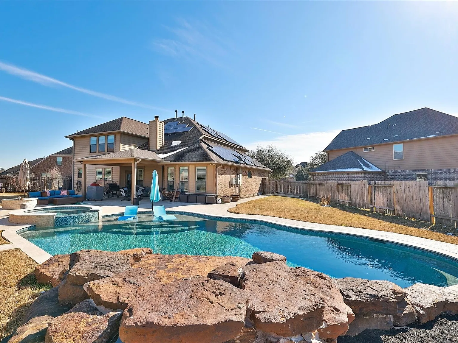 4 bed, 2.5 bath, 3208 sqft, $3,500 — Photo 2