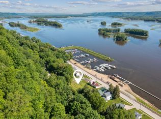 1 N Front St, Lansing, IA 52151