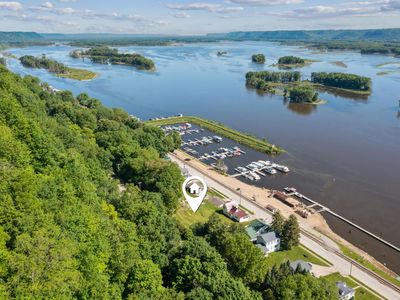 2 N Front St, Lansing, IA, 52151