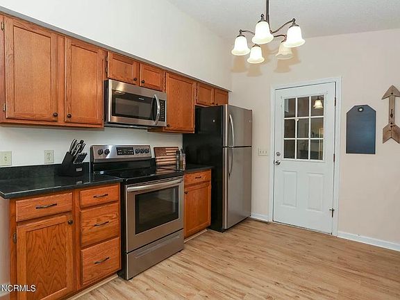 5th image of 35 Sandhills Cir