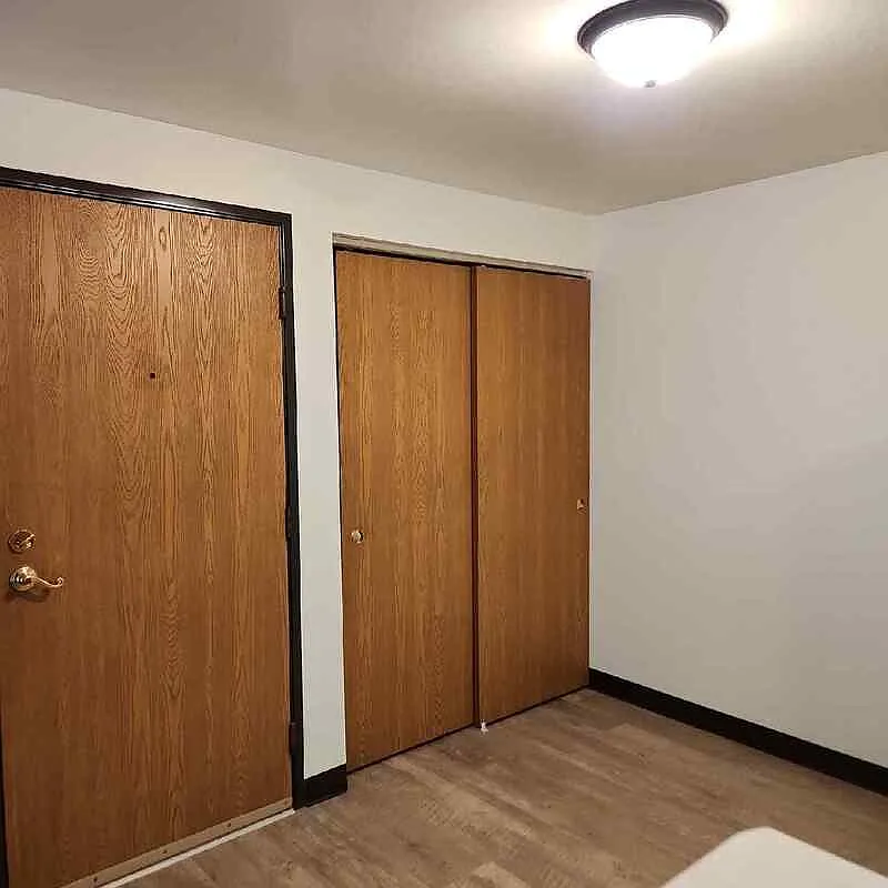 2 bed, 1.0 bath, $999 — Photo 4