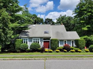6 Monterey Ln, Framingham, MA 01701