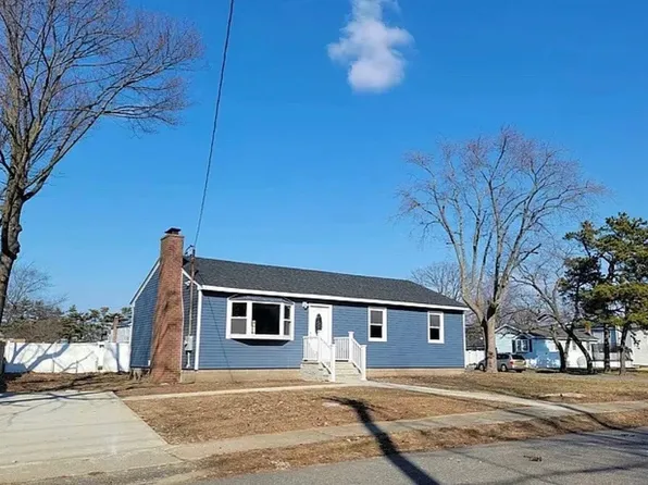 93 Garfield Blvd #0, Farmingdale, NY 11735