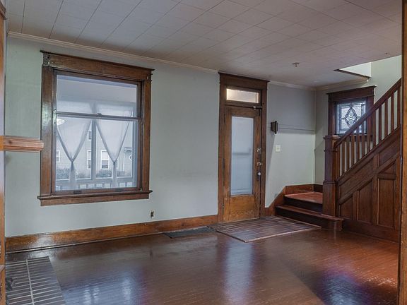 Living room/Front door