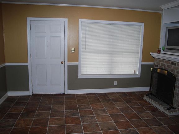 4th image of 2514 Primrose Ave