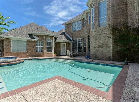 2nd image of 3829 Lowrey Way