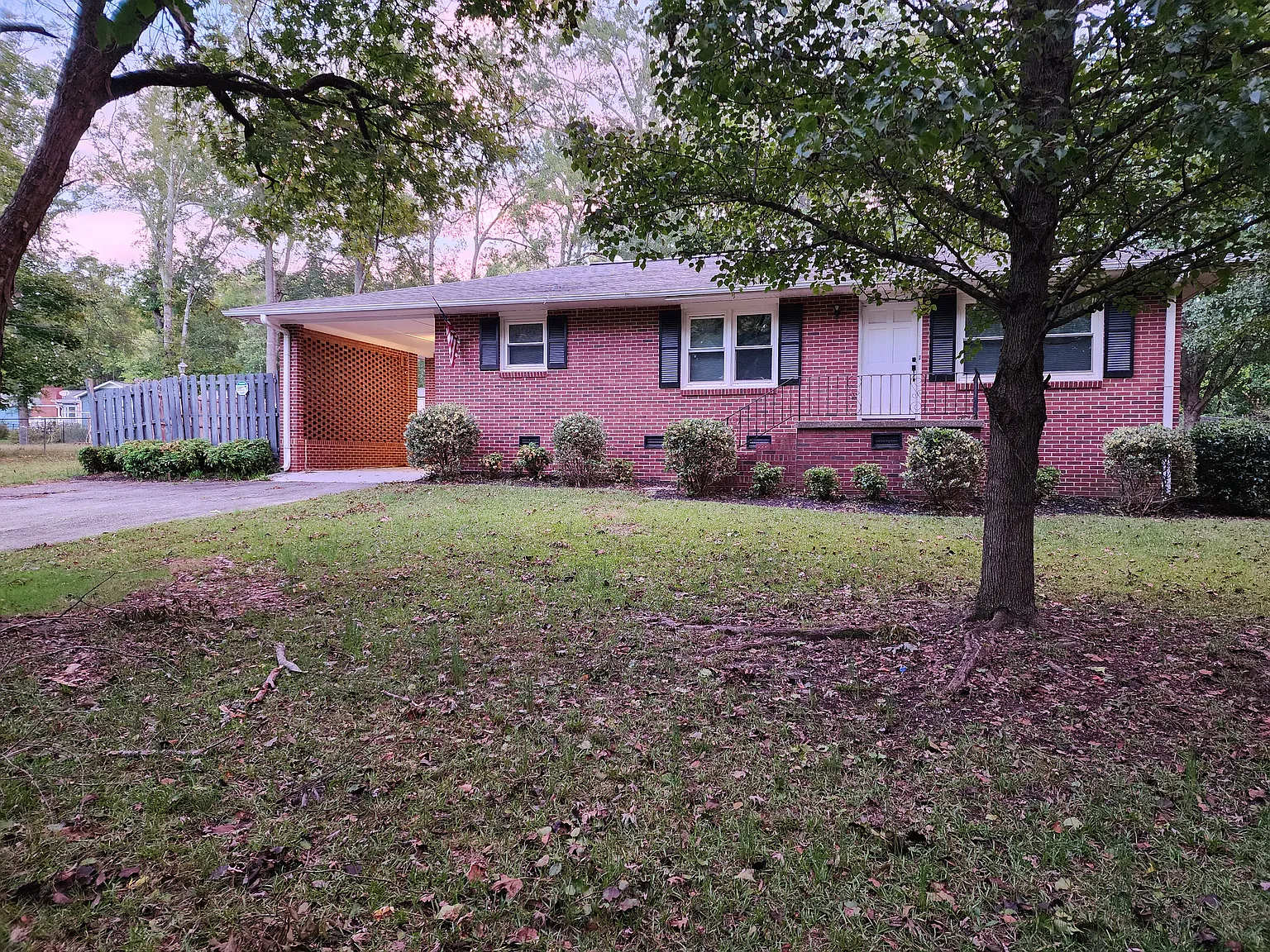 3 bed, 1.5 bath, 1550 sqft, $1,695 — Photo 2