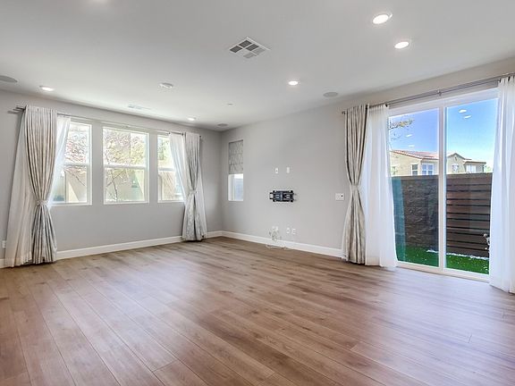 4th image of 10811 Charlotte Way