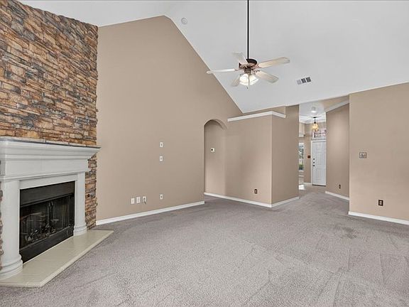 3rd image of 5912 Meadowglen Dr