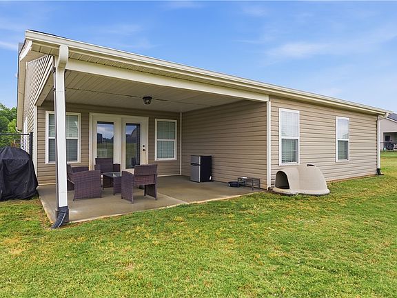 5th image of 1018 Stoneham Cir