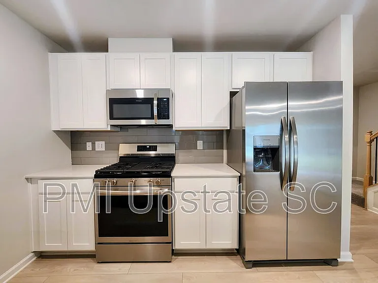 810 Sandbach Rd — Photo 2