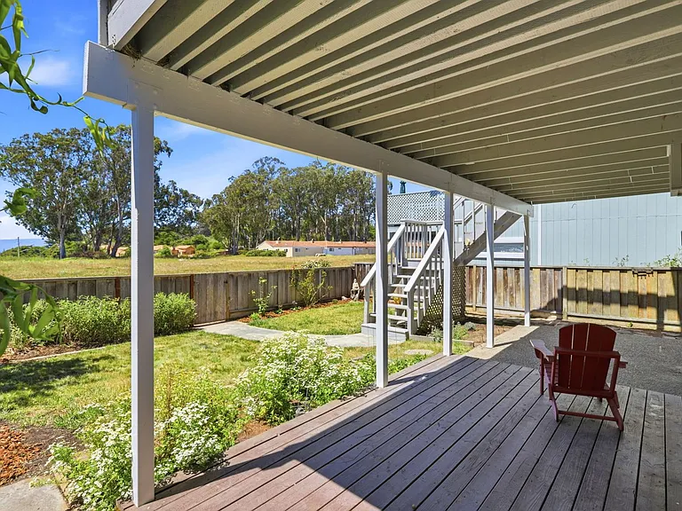 117 Holiday Dr — Photo 15