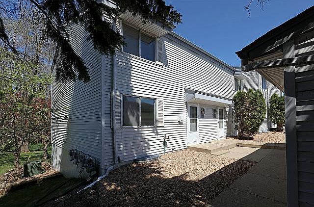 1st image of 2279 Pond Ave E
