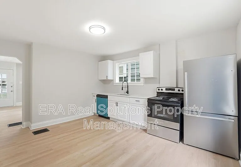 394 S Guilford Ave — Photo 13