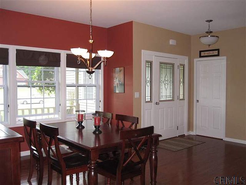 2nd image of 8 RIVERCREST Road