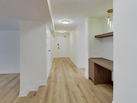 4th image of 1430 N Astor St APT 12A