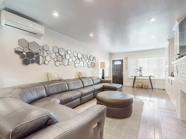 786 E 40th St #1, Brooklyn, NY 11210