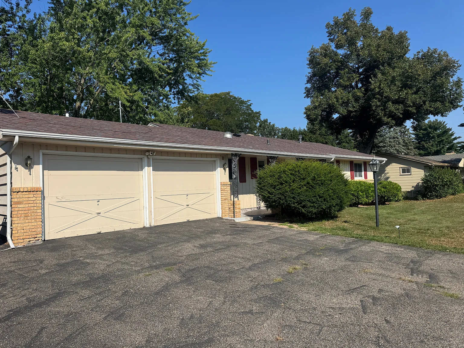 4 bed, 2.5 bath, 2200 sqft, $2,950 — Photo 3