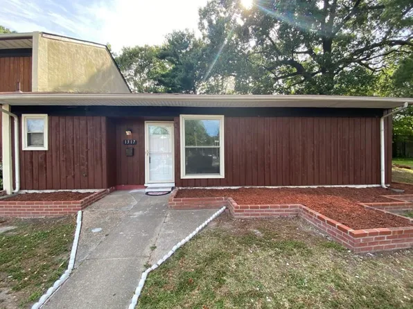 1317 W Tanners Creek Dr, Norfolk, VA 23513