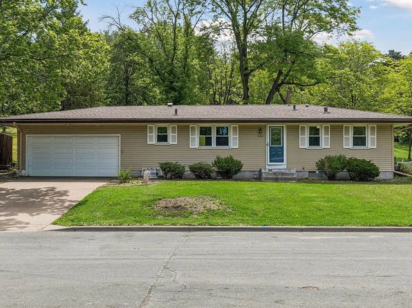 1064 Hackmann Cir NE