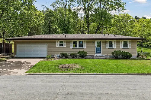 1064 Hackmann Cir NE Photo 1