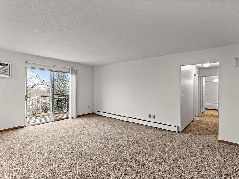 647 37th Ave NE #301 — Photo 5