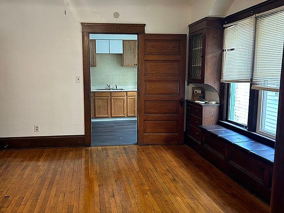 Dining room to kitchen