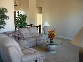 2nd image of 927 E Desert Shrub Dr