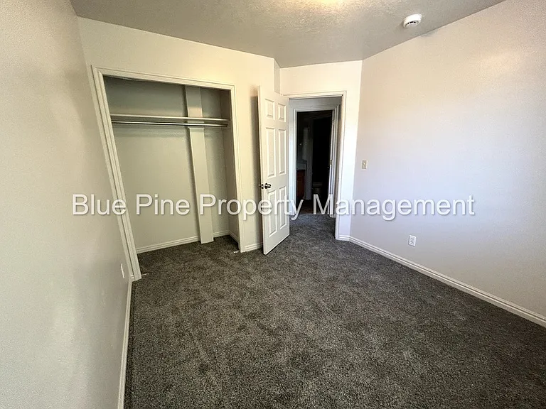 648 E Poplar St — Photo 17