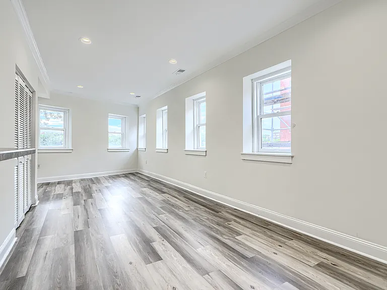 739 W Pratt St #2 — Photo 8