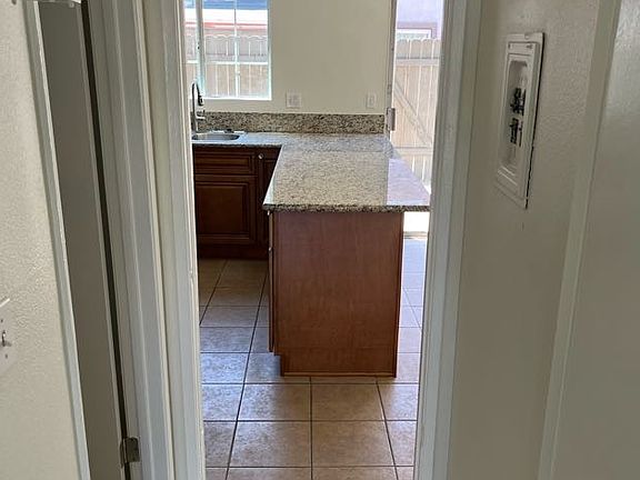 3rd image of 949 N Vineyard Ave APT 3