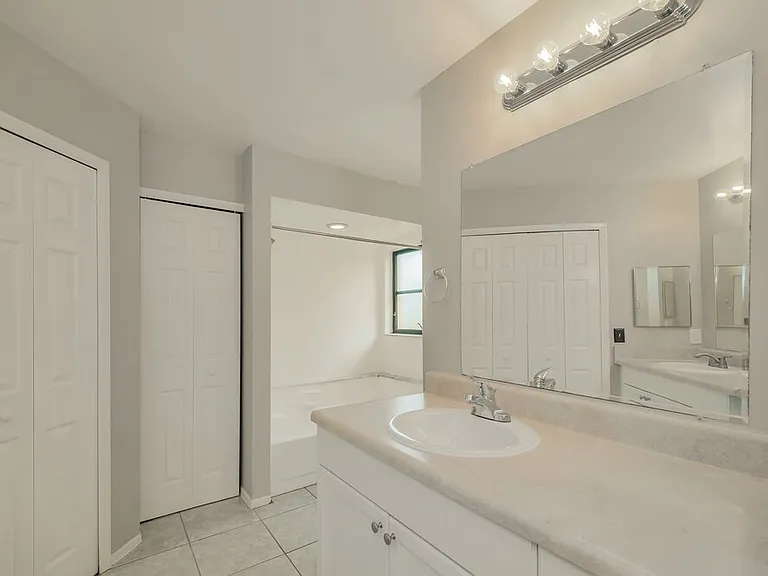 817 SW 9th Ave — Photo 11
