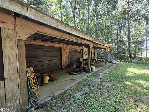 2nd image of 864 Harlan Lane Rd