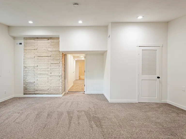 8801 NE 140th Pl — Photo 3