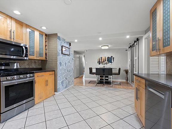 5th image of 1923 Warwick Ln
