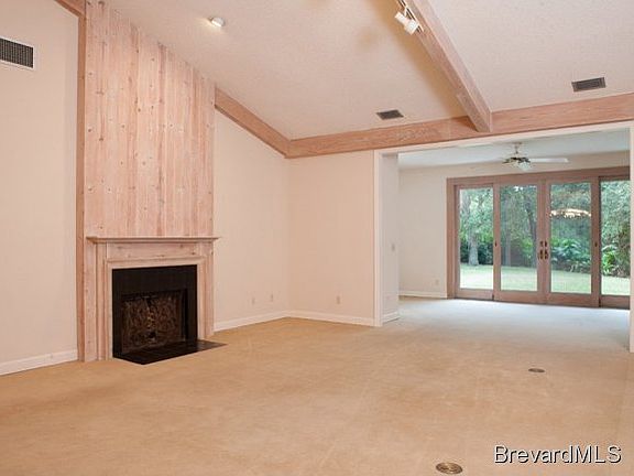 3rd image of 405 Sable Oak Ln