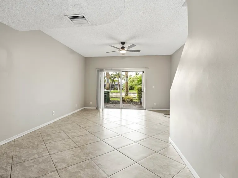 5380 Jubilee Way — Photo 10