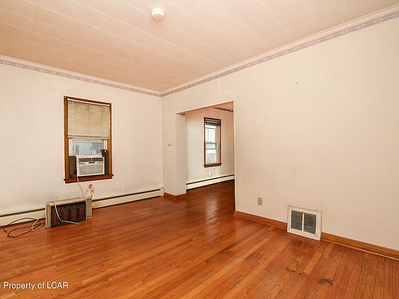 3rd image of 122 Searle St