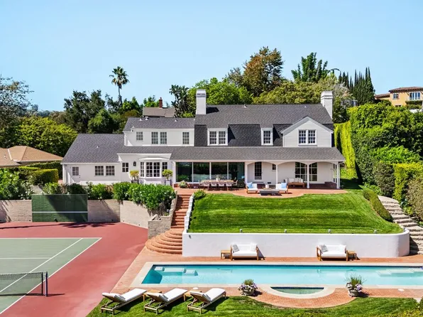 220 Bentley Cir, Los Angeles, CA 90049