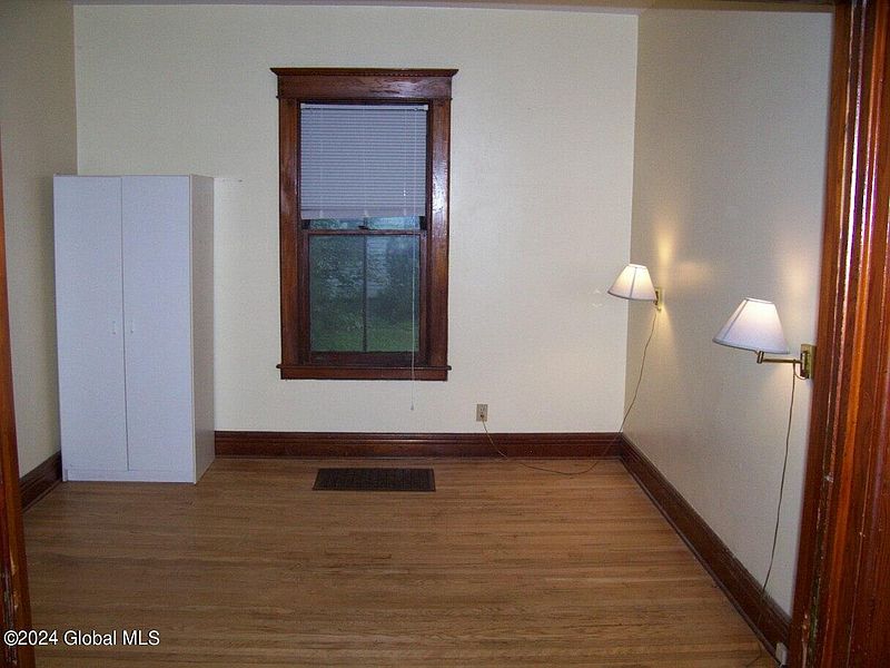 3rd image of 107 Delaware Avenue
