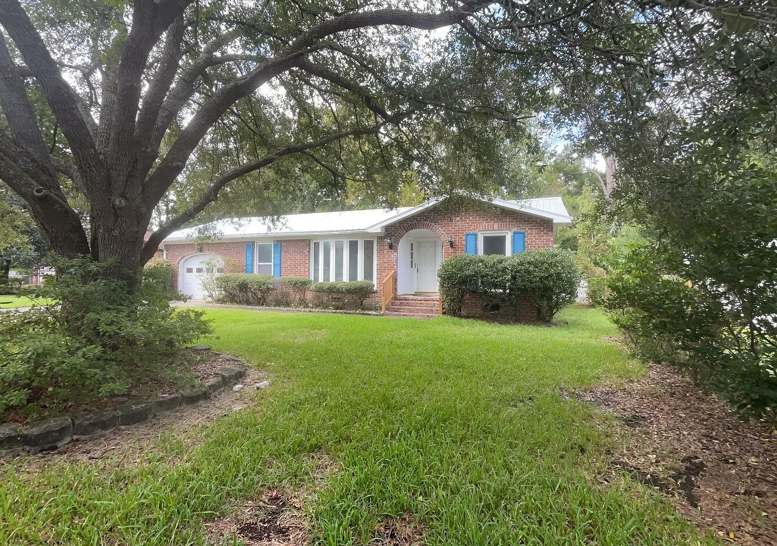 Beautifully renovated three-bedroom, two-bathroom brick ranch — Photo 2