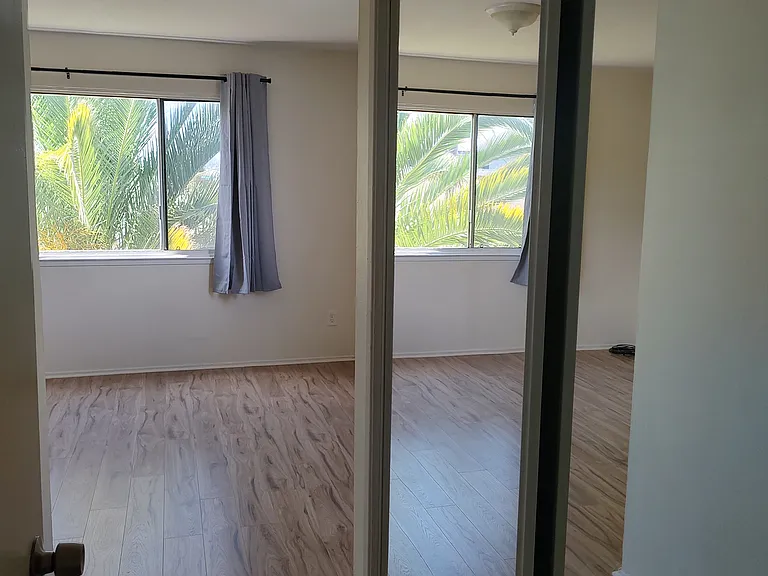 8001 Bancroft Ave #D — Photo 10