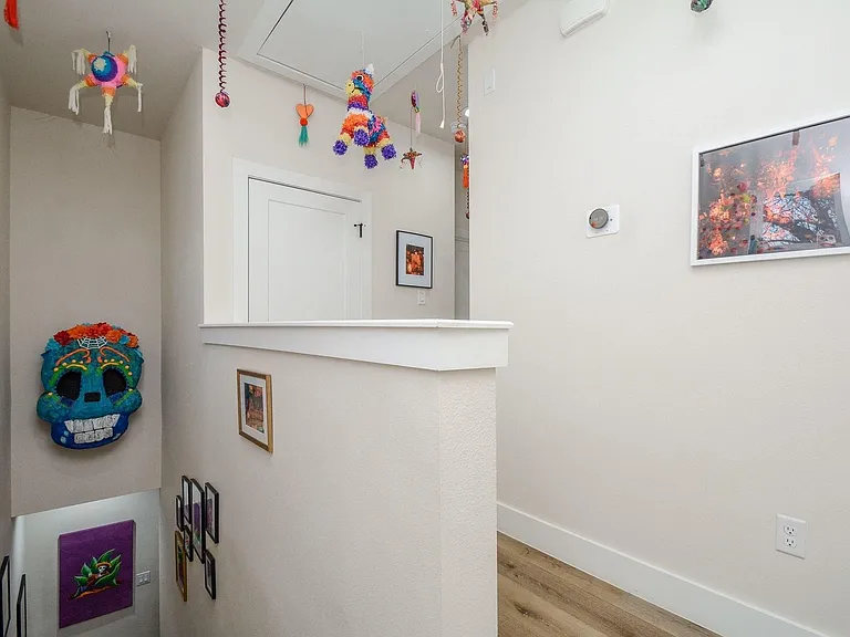 1504 Evelyn St — Photo 9