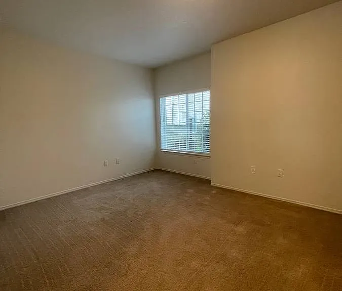 Fountain Valley Apartments — Photo 32